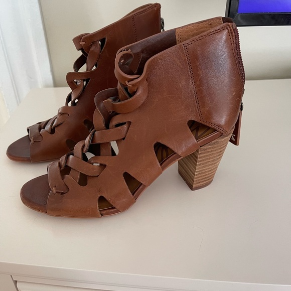 Zodiac brown leather sandals size 6.5. - Picture 10 of 13